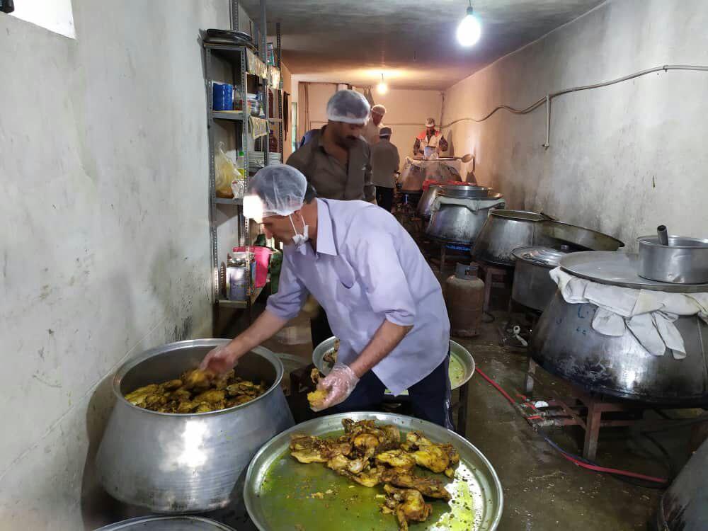 توزیع 1500 پرس غذای گرم در روستای ملک باغی دهستان غنی بیگلو