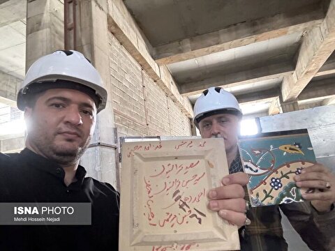 نام ۱۶۲ شهید بر کاشی‌های حرم امام حسین(ع) نقش بست